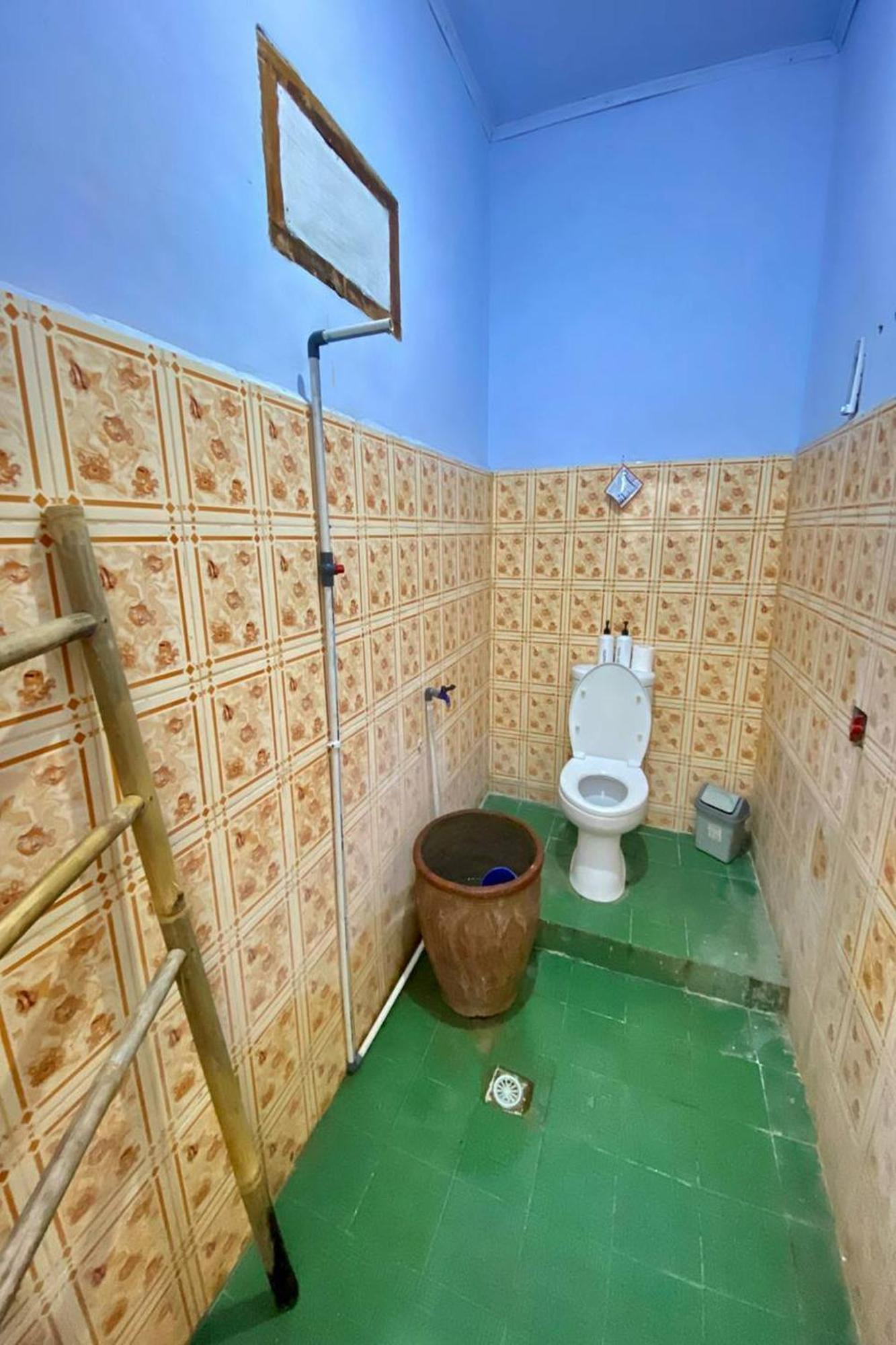 Duyung Rooms & Resto Gerupuk Bumbang Exterior foto