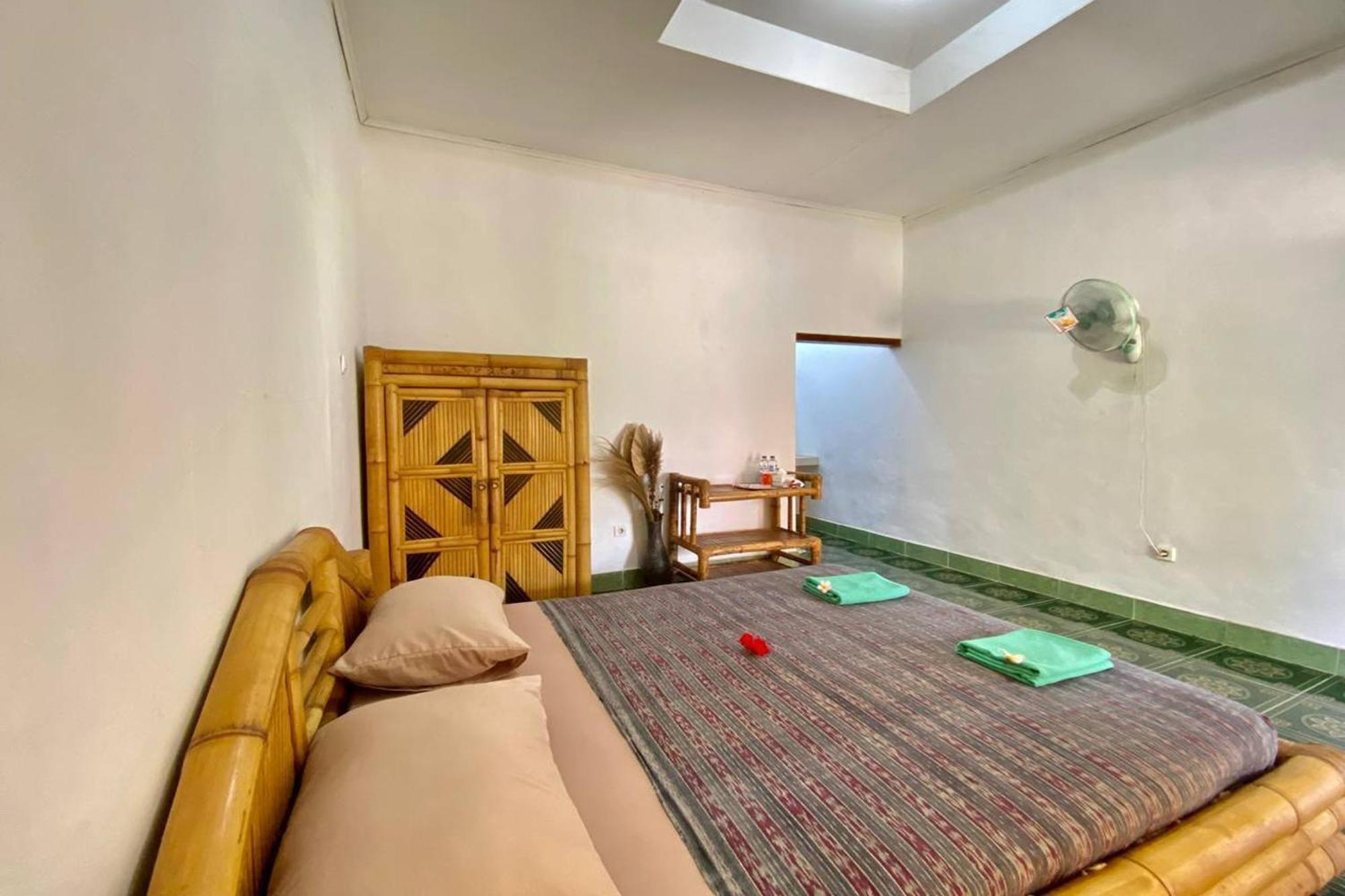 Duyung Rooms & Resto Gerupuk Bumbang Exterior foto