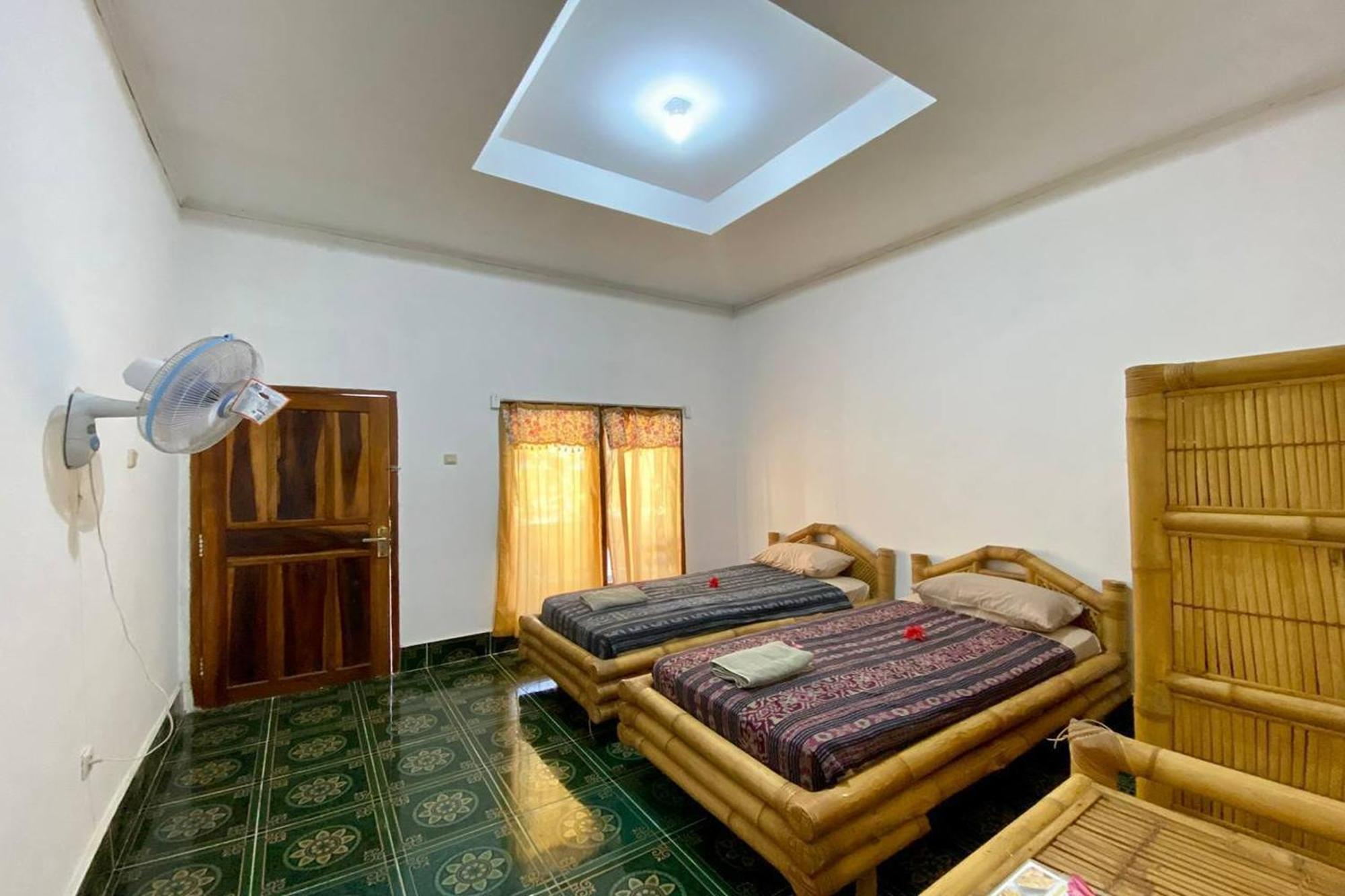Duyung Rooms & Resto Gerupuk Bumbang Exterior foto