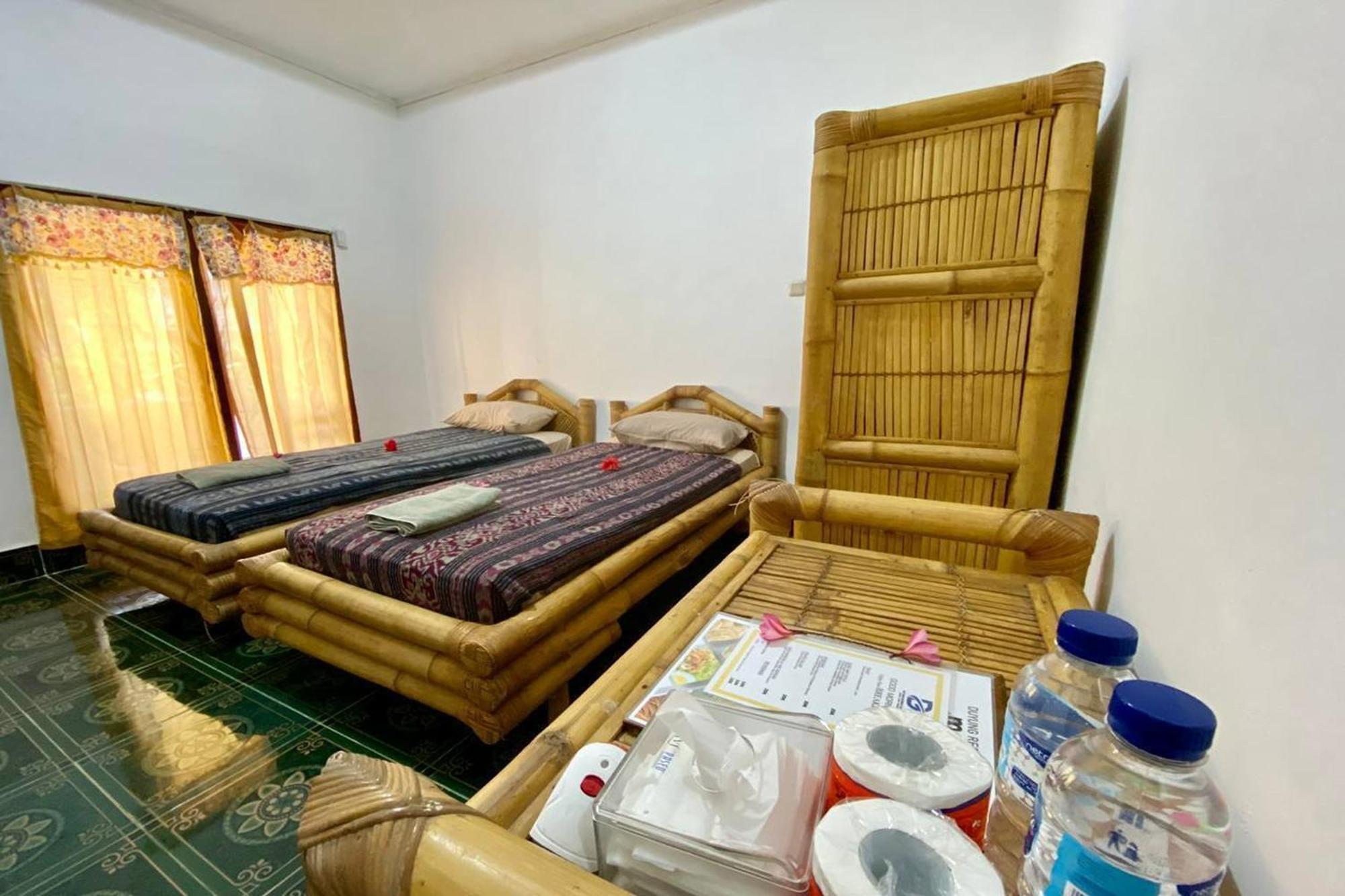 Duyung Rooms & Resto Gerupuk Bumbang Exterior foto
