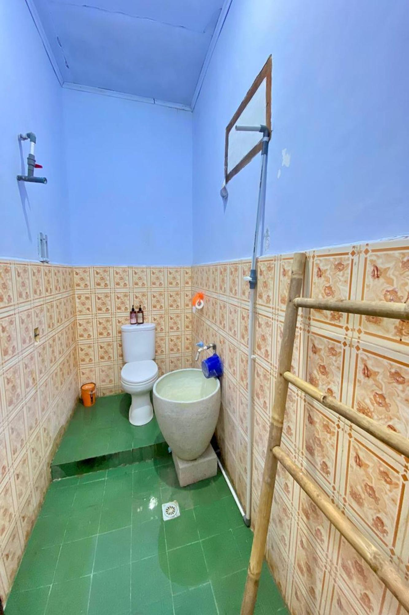Duyung Rooms & Resto Gerupuk Bumbang Exterior foto