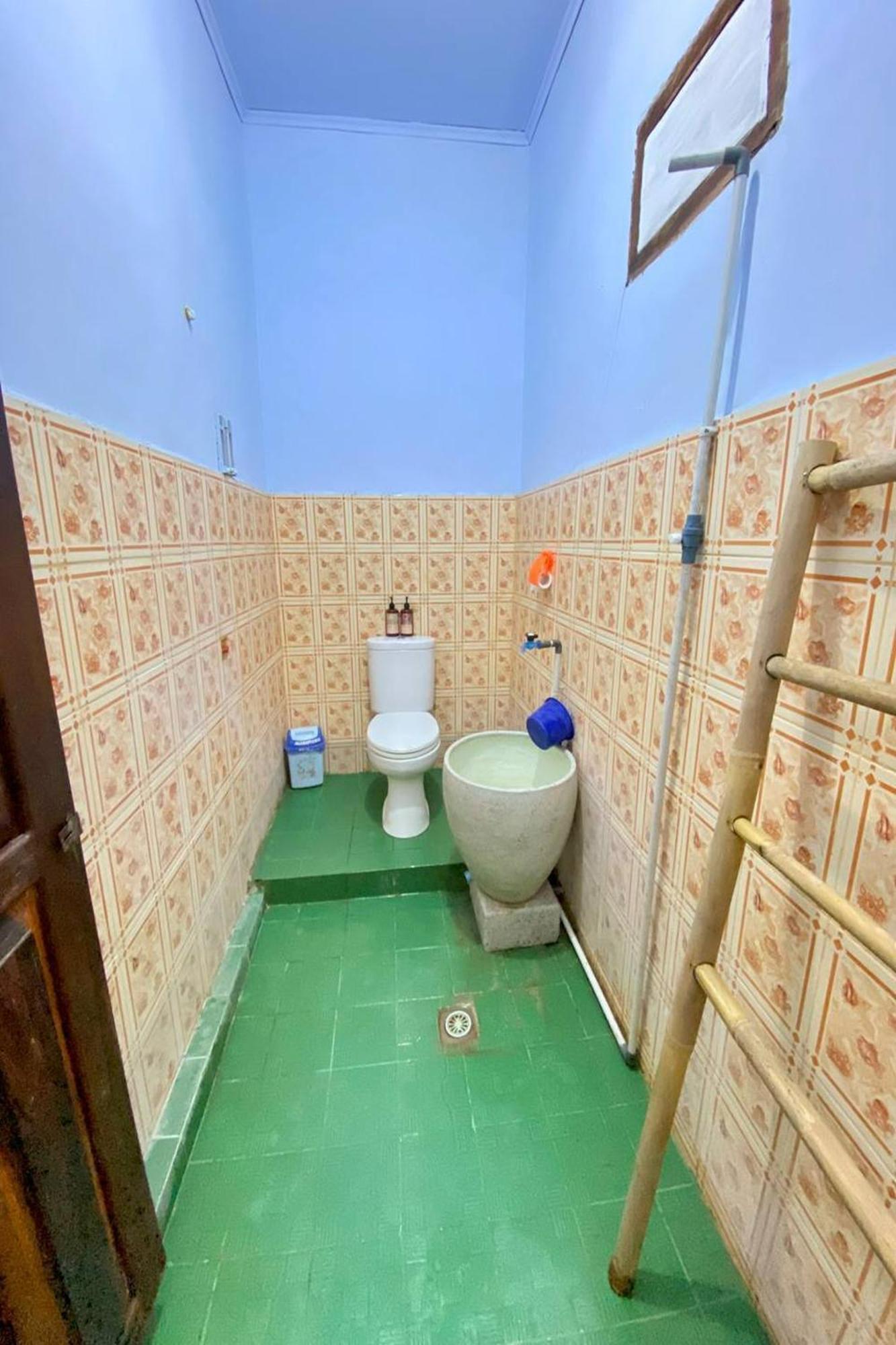 Duyung Rooms & Resto Gerupuk Bumbang Exterior foto