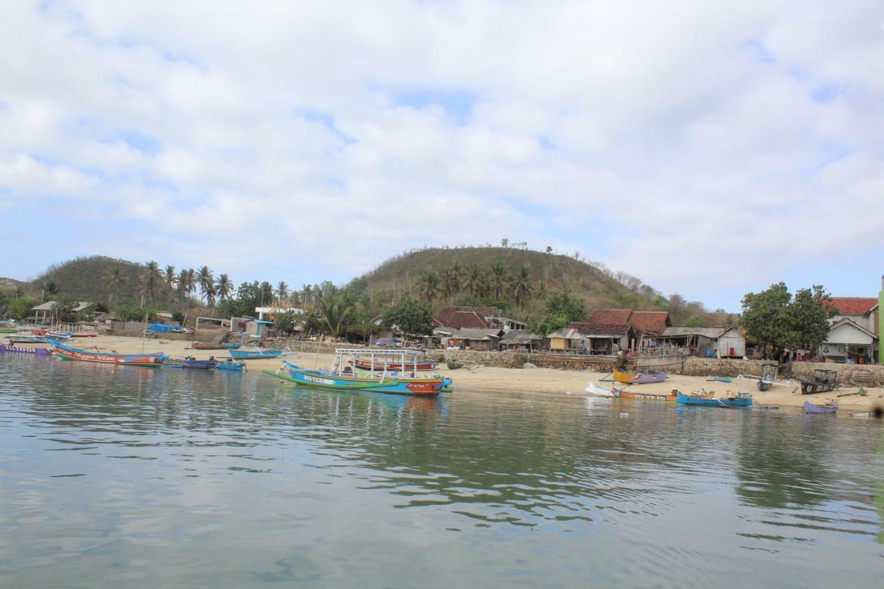 Duyung Rooms & Resto Gerupuk Bumbang Exterior foto